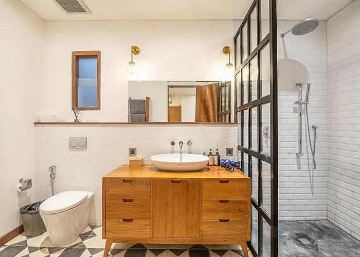 Boddisatva Modern 5br Enclosed Liv