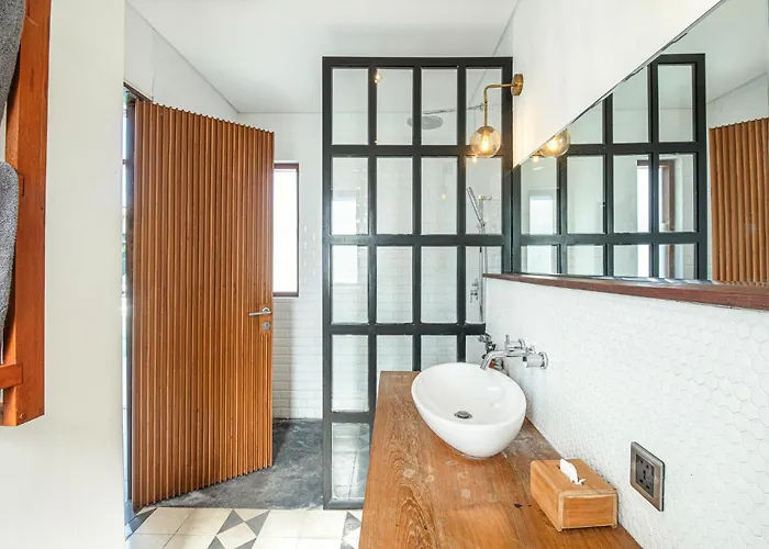 Villa Boddisatva Modern 5Br Enclosed Liv Canggu Villa