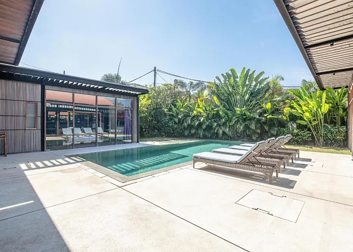 Villa Boddisatva Modern 5Br Enclosed Liv Canggu Villa *