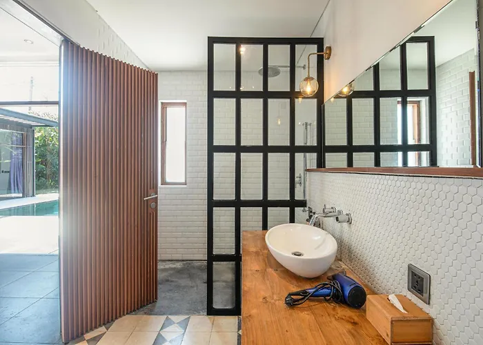 Villa Boddisatva Modern 5Br Enclosed Liv Canggu Canggu (Bali)